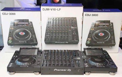 Pioneer OPUS-QUAD , Pioneer XDJ-RX3, Pioneer XDJ-XZ, Pioneer DDJ-FLX10, Pioneer DJ DDJ-REV7, Pioneer CDJ-3000, Pioneer DJM-A9 , Pioneer CDJ-2000NXS2, Pioneer DJM-900NXS2, Pioneer DJM-V10-LF